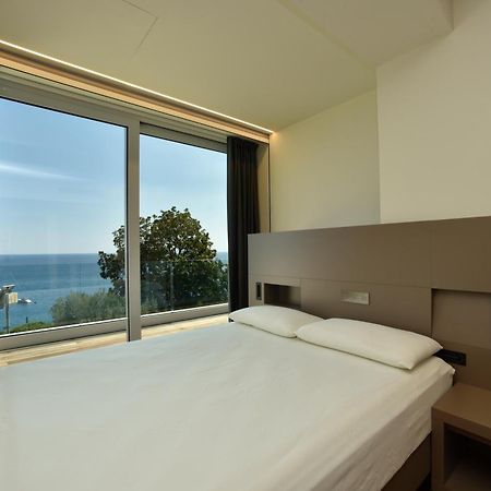 Hotel Le Roi Вараце Екстериор снимка