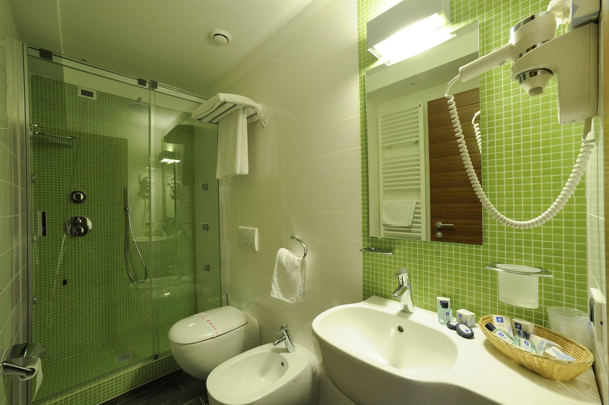 Hotel Le Roi Вараце Екстериор снимка
