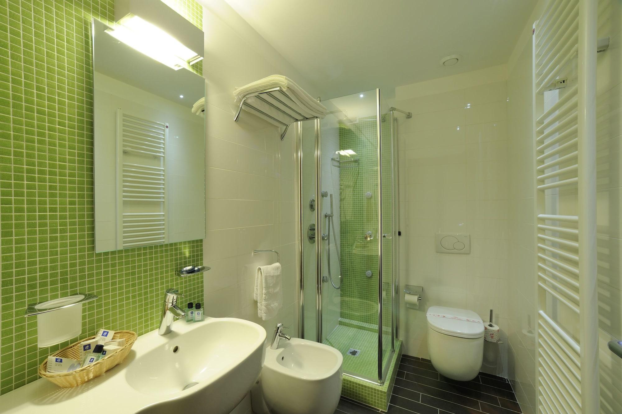 Hotel Le Roi Вараце Екстериор снимка