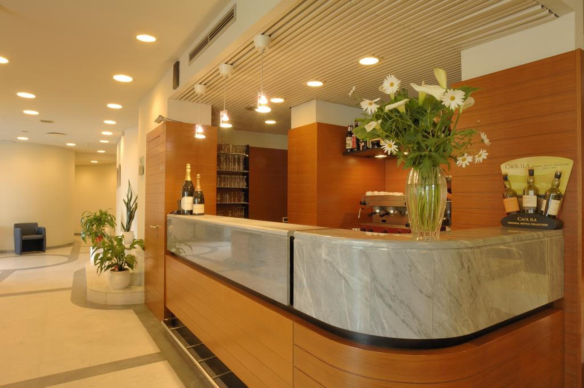 Hotel Le Roi Вараце Екстериор снимка