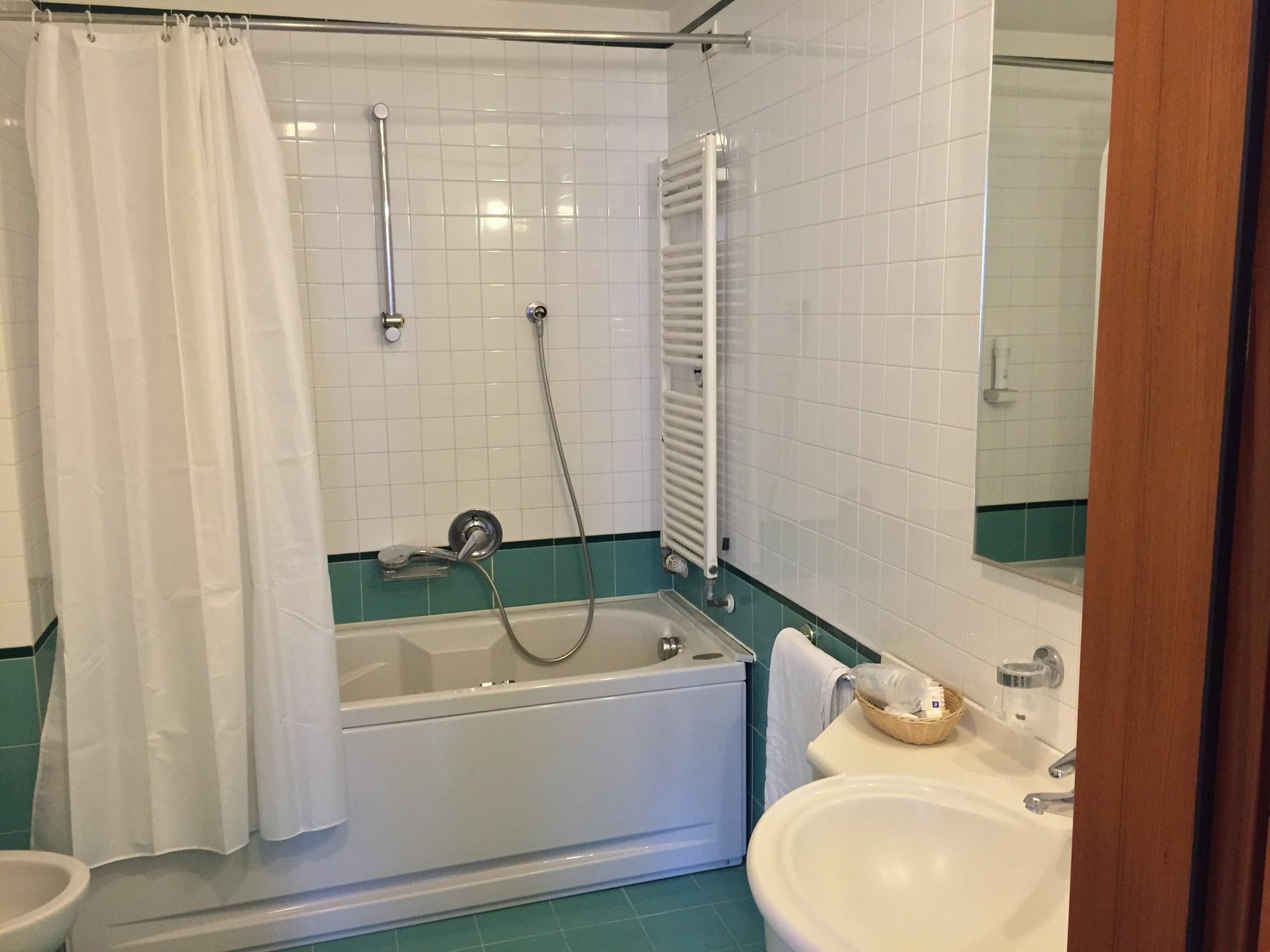 Hotel Le Roi Вараце Екстериор снимка